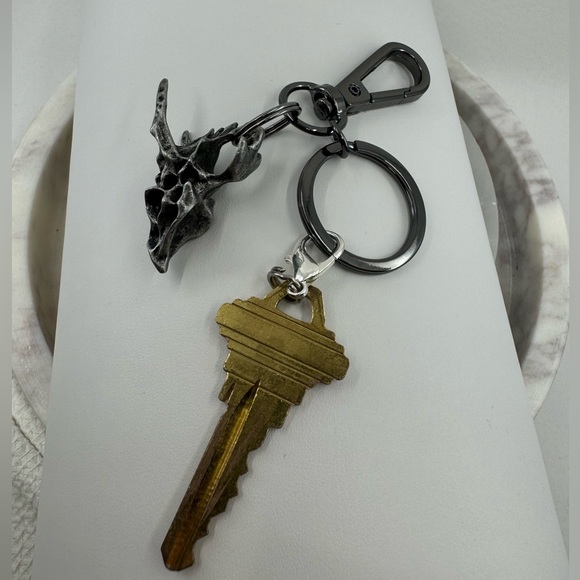 Black Dragon Skull Keychain - Picture 6 of 12